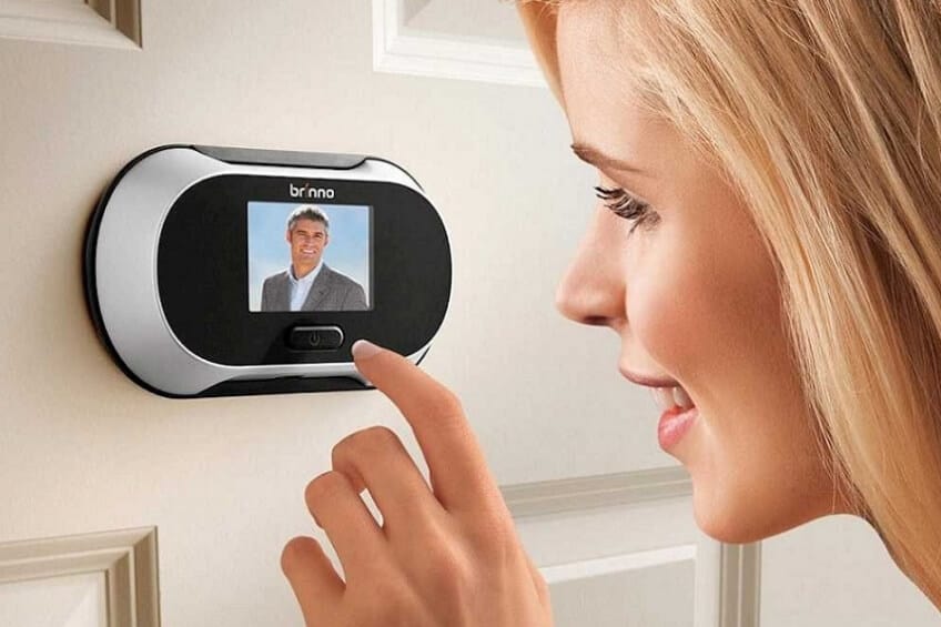 300 euros de sanción por colocar una mirilla digital en la puerta de su  piso - Prodana Consultores