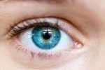vista de un ojo de color azul